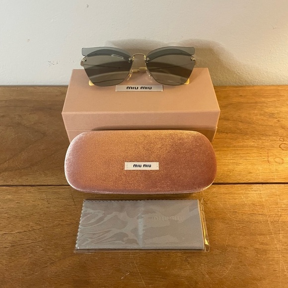 Miu Miu SMU56T Catwalk butterfly shaped Sunglasses EUC - Picture 4 of 16